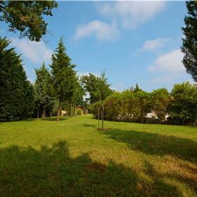 5 Bedroom Istrian Villa Estate with Large Pool and Gardens near Barban, Sleeps 12